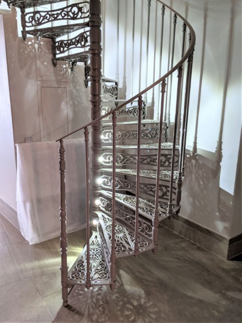 CAST IRON STAIRCASE WITH LED SYSTEM